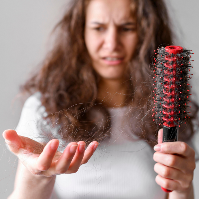Problèmes de cheveux : causes et solutions naturelles